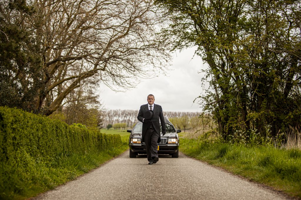 Henk-Jan-Rouwvervoer-Rouwauto-Vervoer-Marinus-Van-Belzen-Dienstverlening-Minnaard-Poppe-Begrafenis-Walcheren-Zeeland